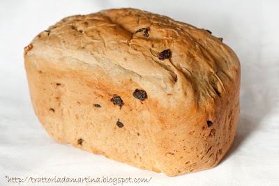 Il mio primo pane con la macchina del pane: pane con noci e uvetta - 🍩  Trattoria da Martina