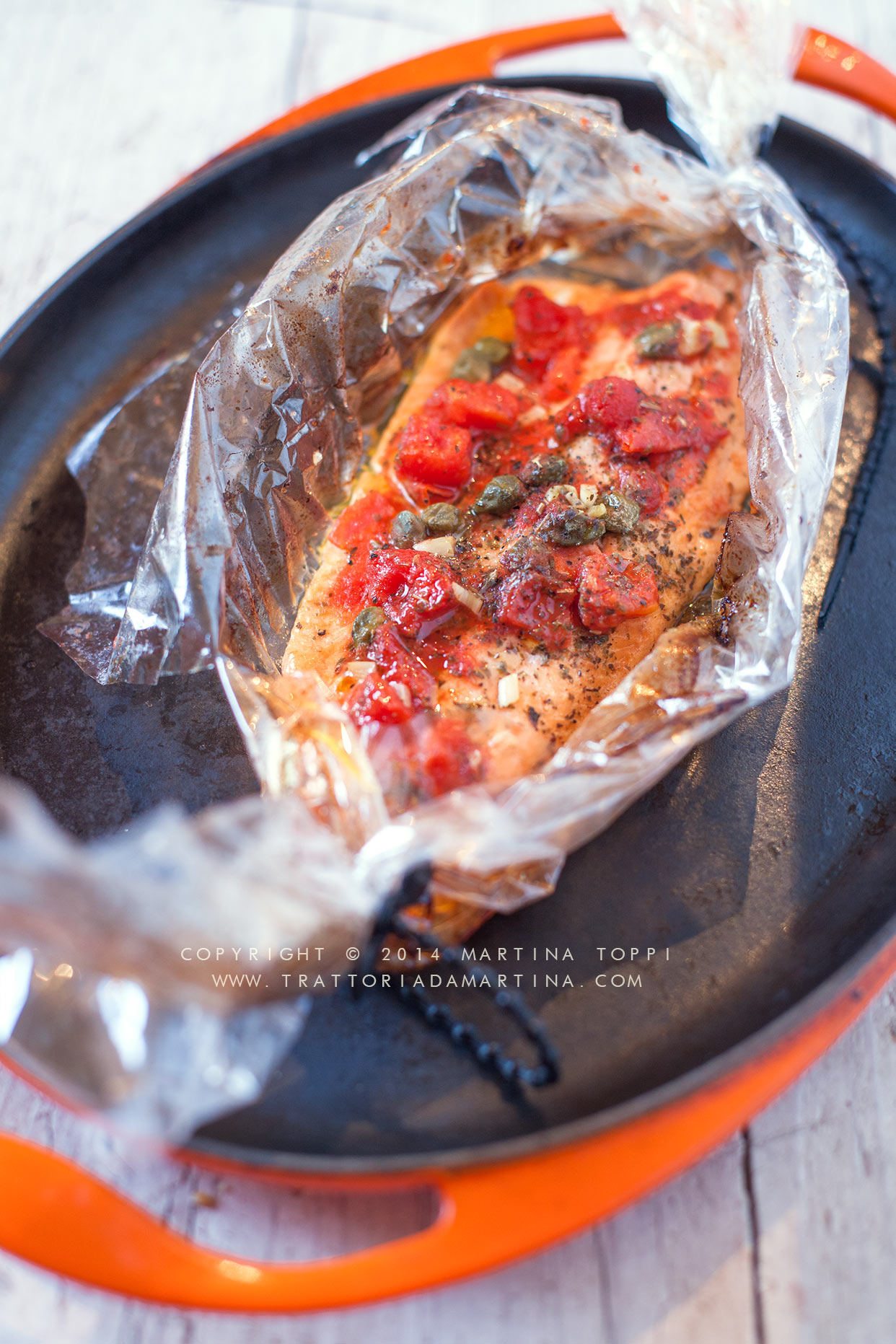 Filetto di trota salmonata alla pizzaiola in cartoccio di carta fata - 🍩  Trattoria da Martina