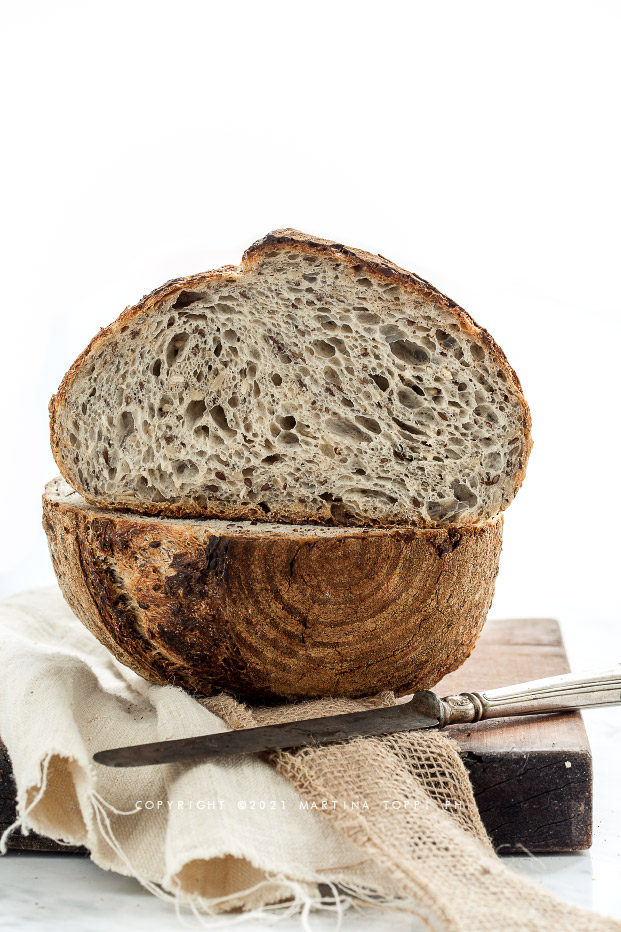 Pane con licoli - pane a lievitazione naturale con farina tipo 1 e semi